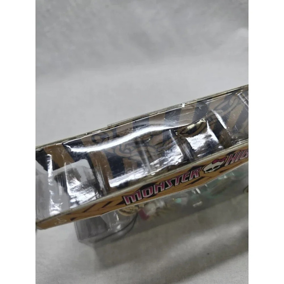 Monster High Creeperific Charm - Cleo de Nile and Hissette - Picture 5 of 5